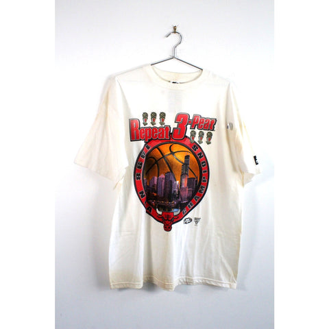 Starter “Repeat 3-Peat” White Graphic T-Shirt | Retro 90s Sports Tee | Classic Champion Style Streetwear Shirt | Men’s Size Large